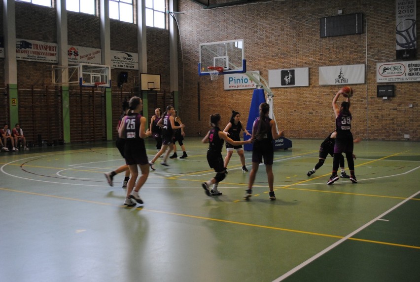 W Opalenicy odbył się turniej "Wiosna" w koszykówce dziewcząt. Zwycięzcą drużyna gospodarzy
