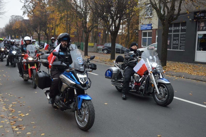 Biało-czerwona parada niepodległościowa przeszła ulicami Wejherowa [ZDJĘCIA]