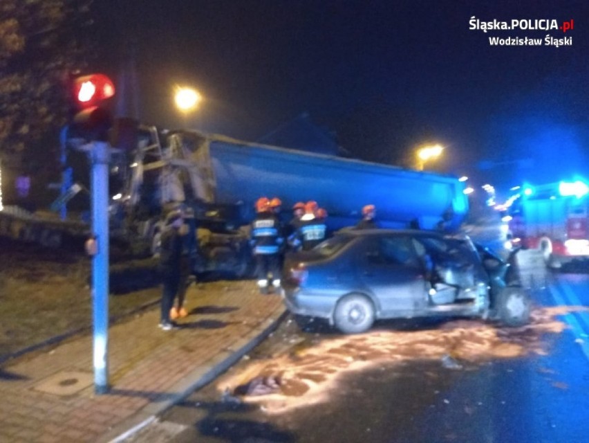 Wypadek na ul. Korfantego w Radlinie. Zderzenie ciężarówki i fiata [ZDJĘCIA]