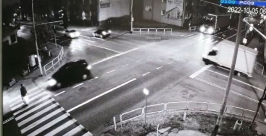 Wypadek w Makowie. Na jednym ze skrzyżowań doszło do potrącenia pieszego. Wideo