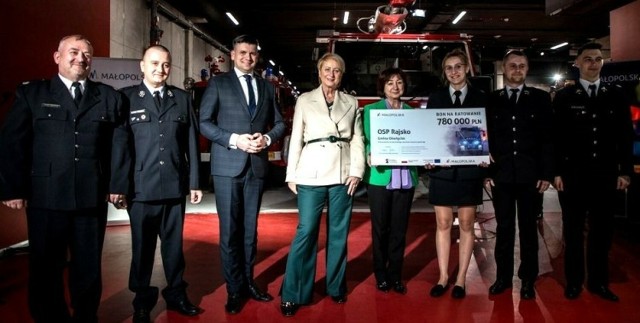 54 jednostki Ochotniczych Straży Pożarnych w Małopolsce otrzymały wsparcie finansowe na zakup samochodów ratowniczo-gaśniczych