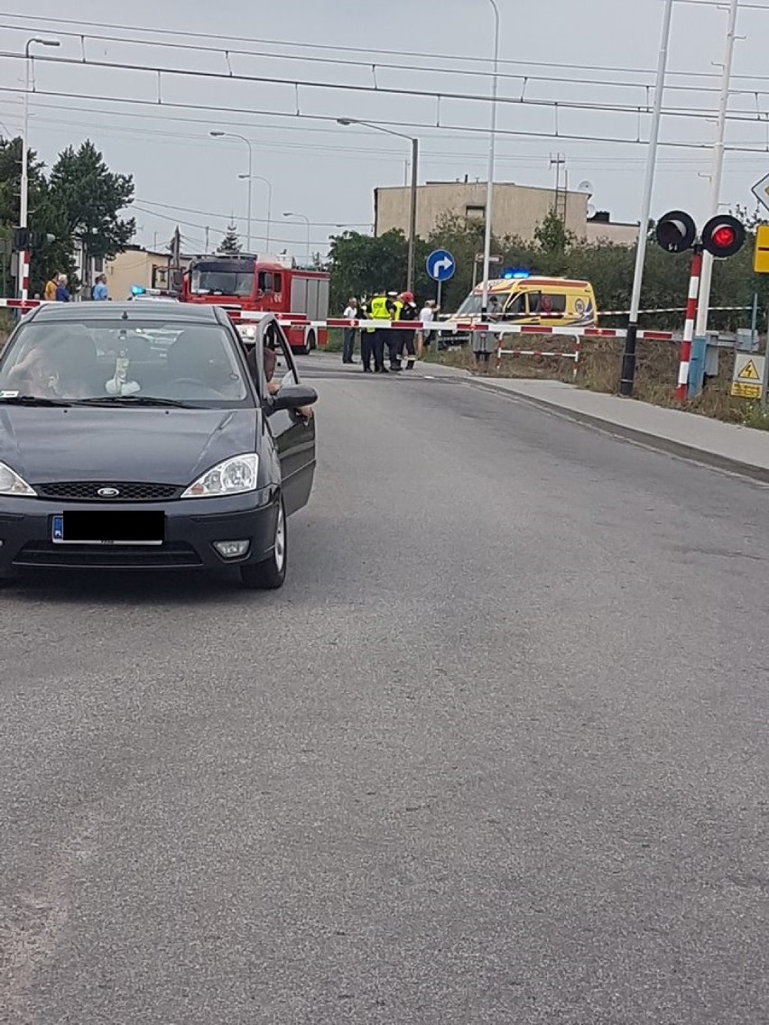 Pociąg śmiertelnie potrącił rowerzystkę! Rogatki były podniesione?