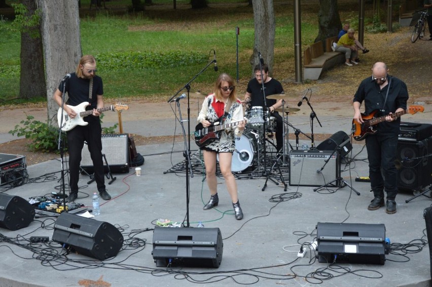 Alternatywne brzmienia w sercu Goleniowa. Izzy & The Black Trees w parku