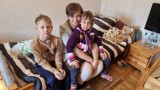 Pani Julia z piątką dzieci przebywa w klasztorze na Karczówce w Kielcach. Ksiądz Oleszko: To są tragiczne losy ludzi wygnanych z domu
