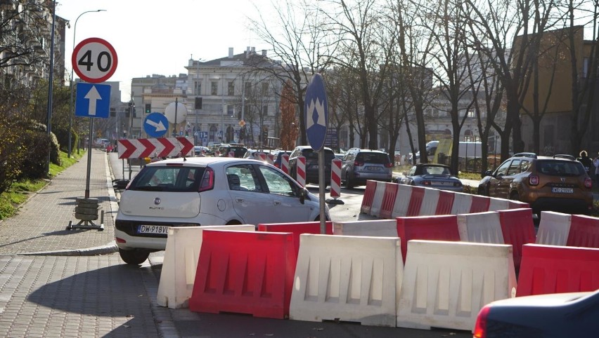 Ogromne korki na Braniborskiej i Strzegomskiej. Co się tam dzieje?