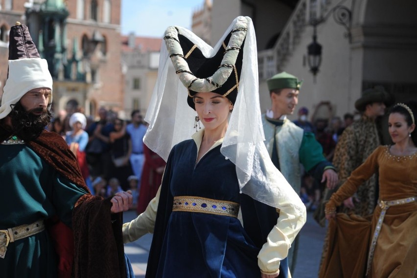 Muzyczny spektakl baletu Cracovia Danza na krakowski Rynku...