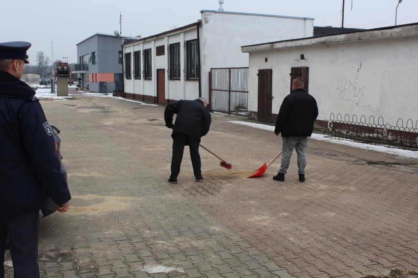 Funkcjonariusze Zakładu Karnego w Herbach kontrolują miejsca pracy osadzonych [ZDJĘCIA]