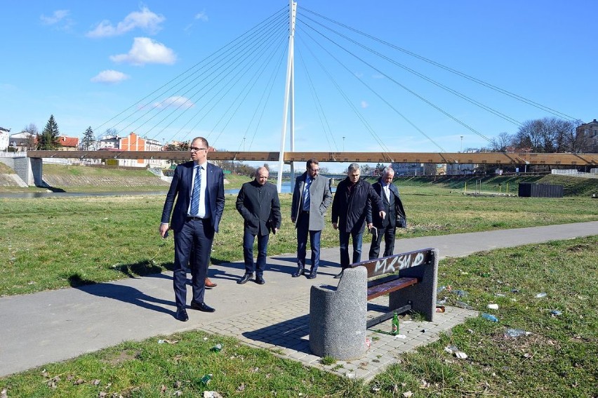 Prezydent Przemyśla Wojciech Bakun wraz z urzędnikami sprawdzili stan czystości miasta [ZDJĘCIA]