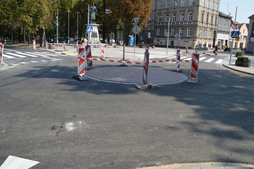 Rawicz. Na ulicy Piłsudskiego powstało rondo. Dziś nastąpi otwarcie dla kierowców [ZDJĘCIA]
