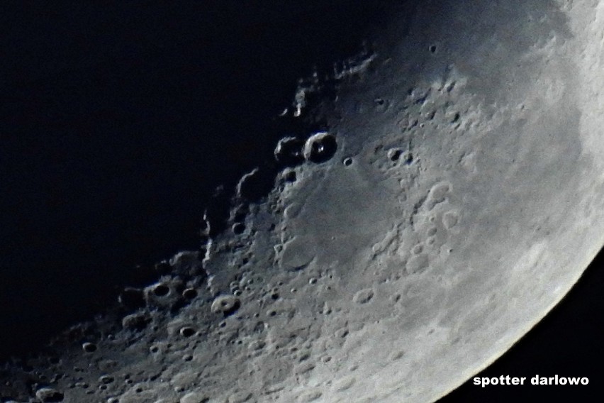 Księżycowe kratery na zdjęciach darłowskiego fotografa 