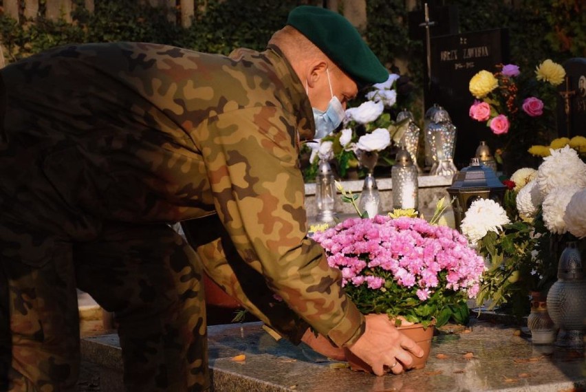 Żołnierska Pamięć. Chryzantemy z sieradzkiej brygady