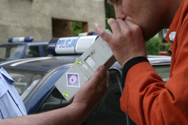 Policja zatrzymała pijanego kierowcę w Skokowie.