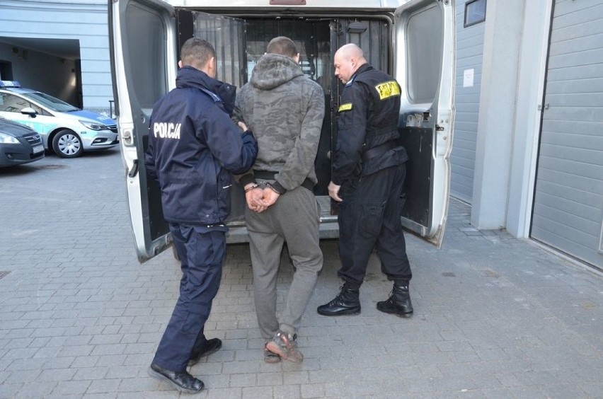 "Pozdrowienia do więzienia". Dwaj mężczyźni zostali zatrzymani przez policjantów z Gdańska za posiadanie narkotyków [zdjęcia]