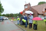 Nakrętki dla Helenki w Bielsku (gmina Koczała) w ciągu kilku minut w połowie zapełniły kosz w kształcie serca (zdjęcia+wideo)