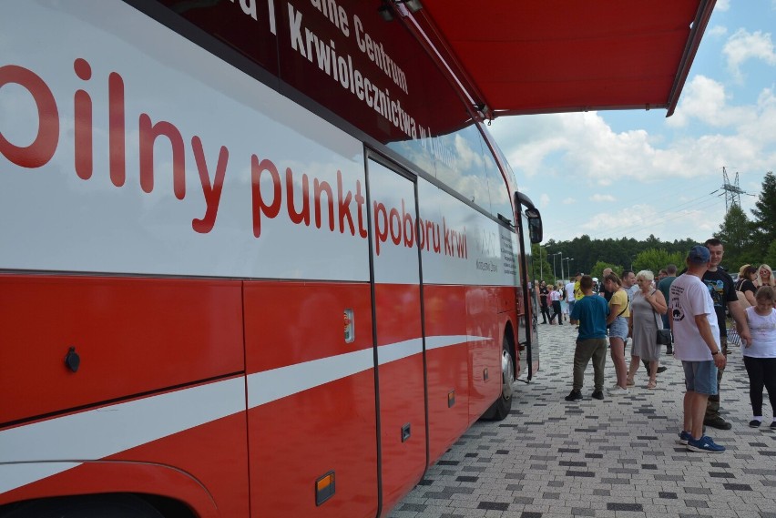 Ponad 400 motocyklistów przyjechało na piknik do Kumowej Doliny w Chełmie. Była widowiskowa parada ulicami miasta, koncerty i zbiórka krwi