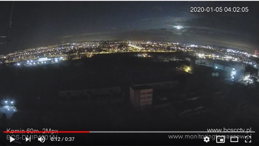 Meteor bolid nad Tomaszowem Maz. nagrała kamera na kominie Wistomu [FILM]