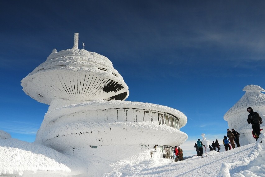Obserwatorium meteorologiczne na Śnieżce, słynne "spodki"...
