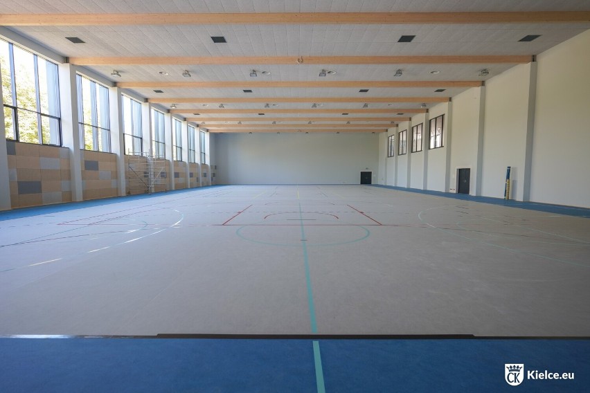 Hala sportowa przy I Liceum Ogólnokształcącym w Kielcach jest gotowa. Na pierwsze zajęcia uczniowie muszą poczekać 