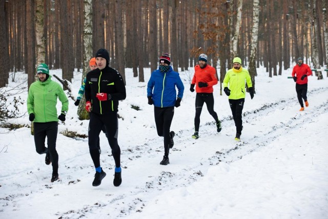 Podczas drugiego treningu charytatywnego dla Łukasza Pękały w niedzielę (17 stycznia 2021 r.) miłośnicy biegania oraz nordic walking z pasją pomagania pokonali 11 km w Puszczy Bydgoskiej. Kolejny trening za tydzień, 24 stycznia. Warto dołączyć!