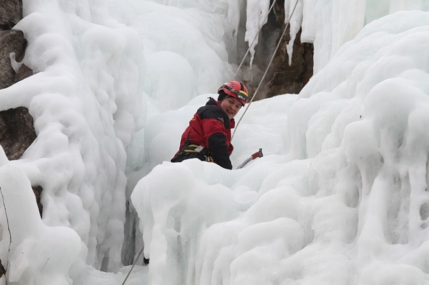 Ćwiczenia strażackie na lodospadzie na Kadzielni
