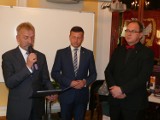 Władze Łowicza podziękowały Jackowi Rutkowskiemu. Znanego grafika wyróżniono ministerialnym medalem