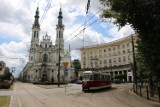 Warszawskie Linie Turystyczne. Startuje 13. sezon. Na ulicach zabytkowe tramwaje i autobusy, a na Wiśle promy