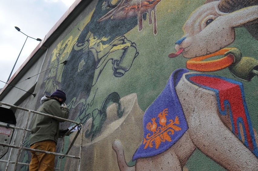 Kraków. Na rondzie Mogilskim powstaje smoczy mural [ZDJĘCIA]