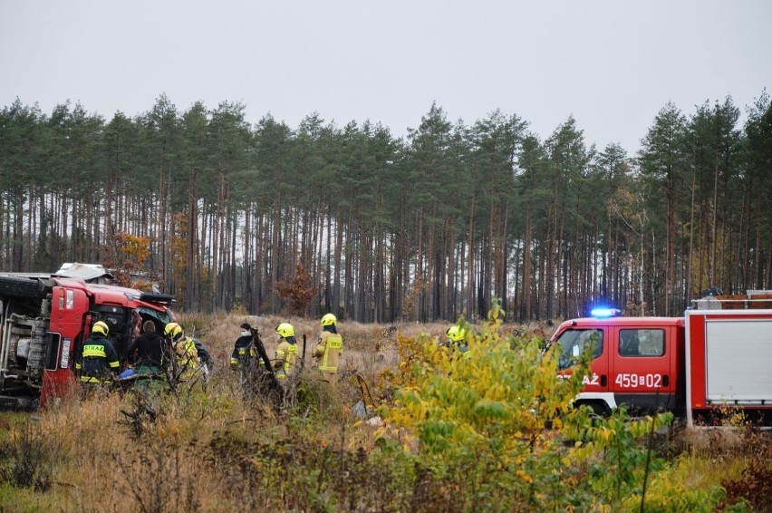 Wypadek na trasie Bytów-Dziemiany. 20-letni kierowca ranny