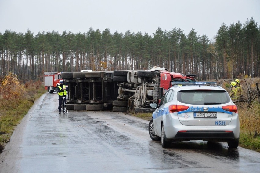 Wypadek na trasie Bytów-Dziemiany. 20-letni kierowca ranny