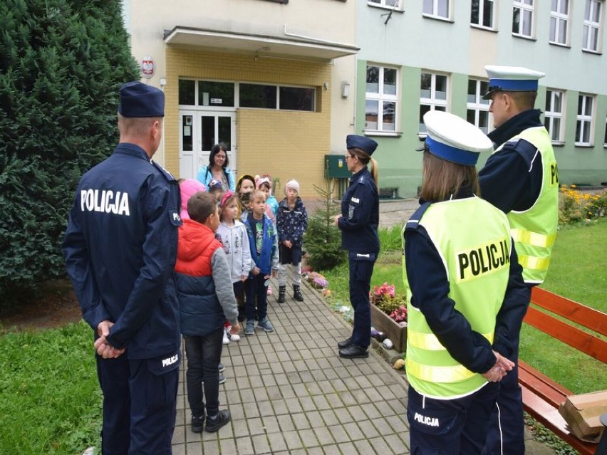 „Bezpieczna droga do szkoły” - puccy policjanci dbają o bezpieczeństwo najmłodszych