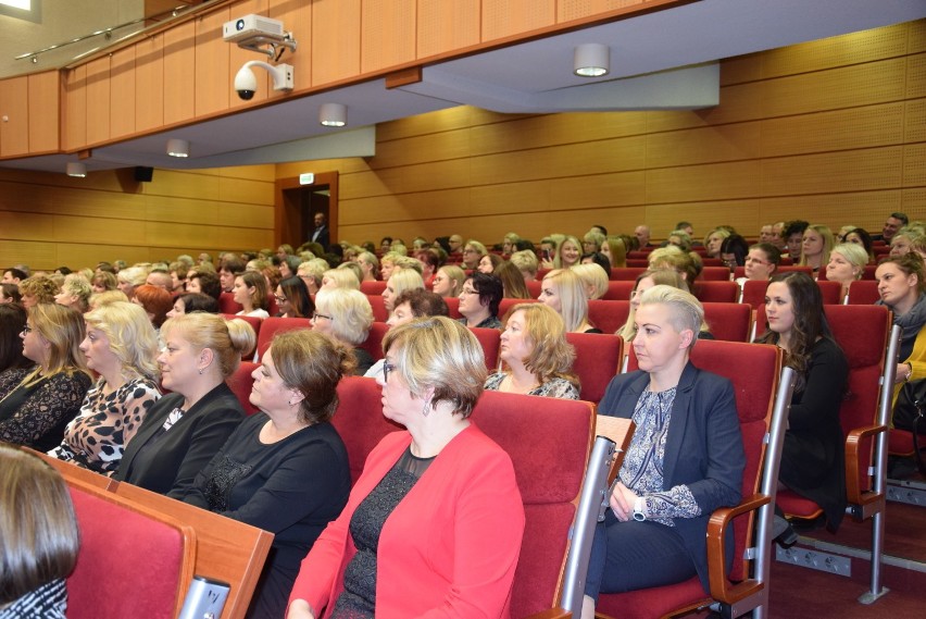 Dzień Pracownika Socjalnego w Suwałkach. Były medale, nagrody i moc podziękowań [Zdjęcia]