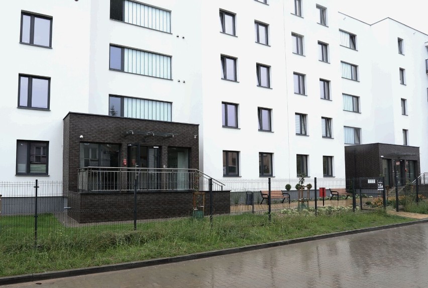W Radomiu oddano do użytku nowy blok. Przy ulicy Grzybowskiej jest 70 mieszkań. Zobaczcie jak się prezentuje obiekt