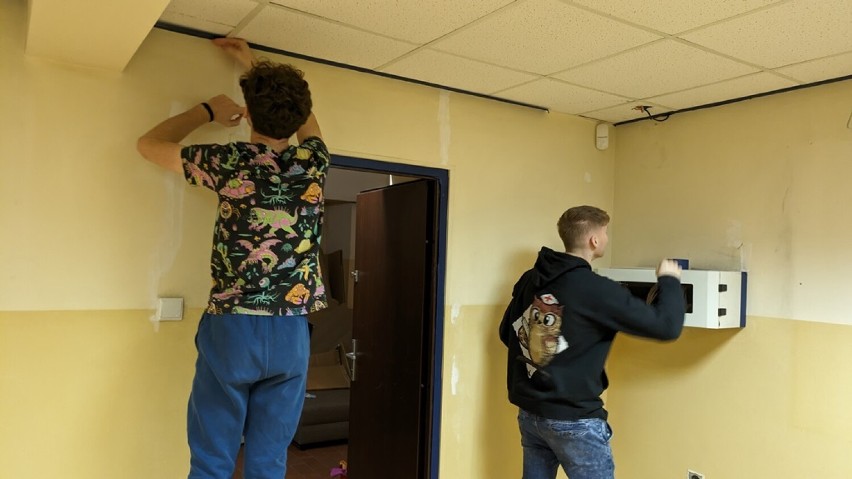 Uczniowie "elektryka" w Radomsku sami wyremontowali swoją pracownię. ZDJĘCIA, FILM