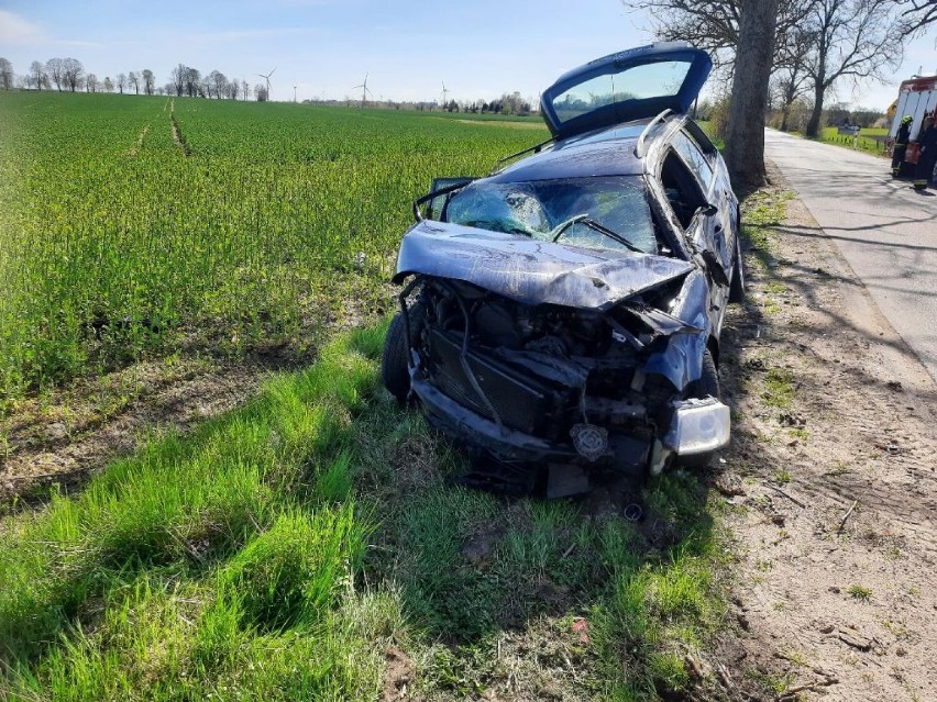 Wypadek drogowy w Borkowie Lęborskim w gminie Choczewo. Kobieta z dziećmi została zabrana do szpitala