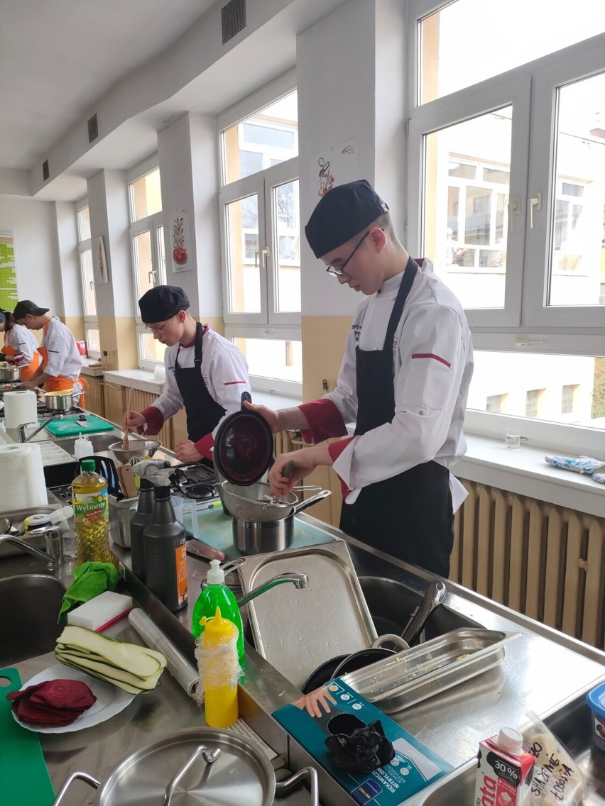 Uczniowie "gastronomika" zdobyli III miejsce w Mistrzostwach Polski Szkół Gastronomicznych w Kielcach!