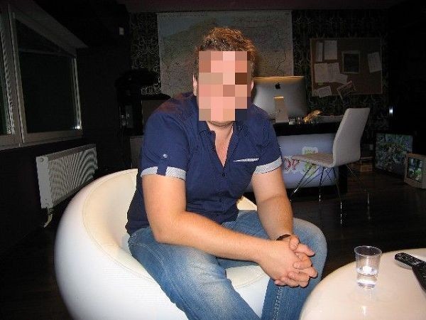 25-letni Dawid B., który na sprzedaży dopalaczy zbił fortunę (w pierwszym roku działania sieci tzw. smartszopów zarobił ponad 5 mln zł), serwuje wątróbkę i placki po węgiersku w jednym z lokali w centrum Torunia.