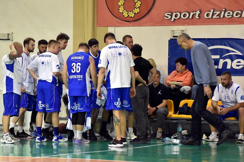 Mecz Basketu Powiat Pilski z Wiarą Lecha Poznań przerwany! Zgasło światło, zapłonęły race! Zobacz zdjęcia