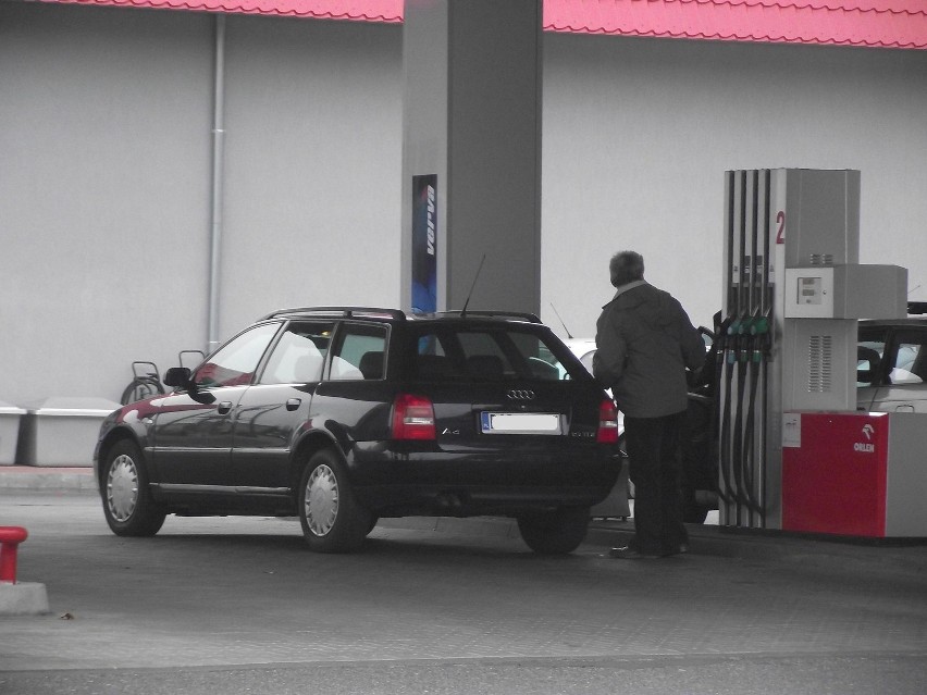 Znaleziono auto bandytów, którzy napadli na stację benzynową w Górze