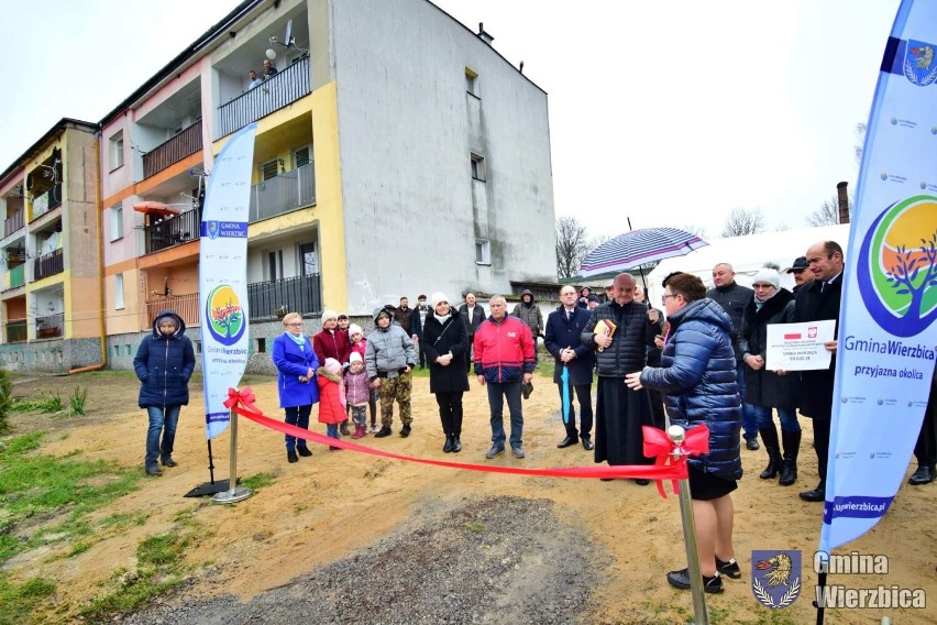 Gmina Wierzbica. Mieszkańcy bloków w Staszycach mają zmodernizowaną kanalizację. Zobacz zdjęcia