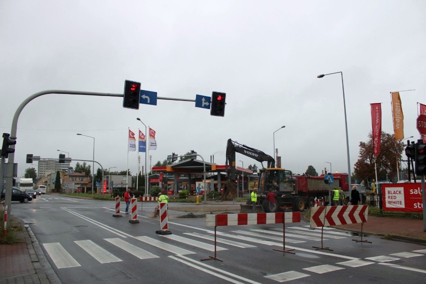 Roboty na skrzyżowaniu Sieradzka-Głowackiego w Wieluniu. Jeden kierunek zamknięty, objazd przez Wojska Polskiego, Młodzieżową i Traugutta