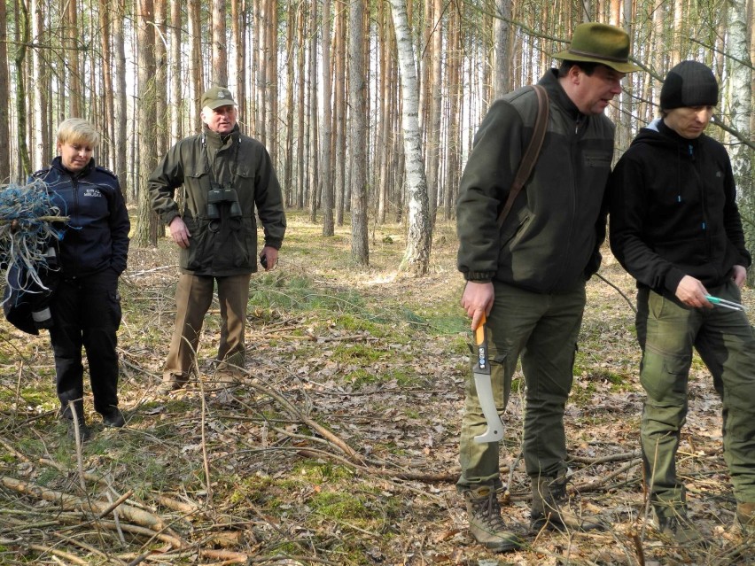 Zwierzęta zaplątały się w taśmę oraz metalowe linki - życie...