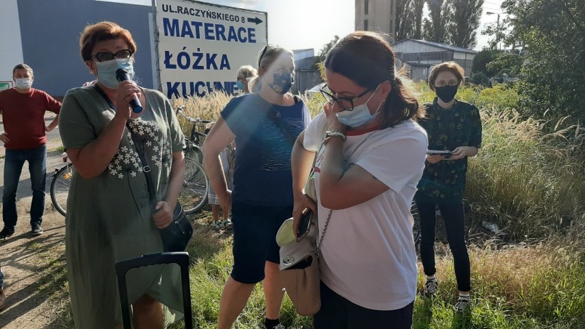Protest przeciwko wycince drzew przy ul. Fabrycznej w Lesznie