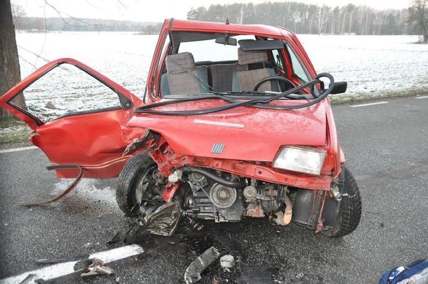 18-latek w BMW doprowadził do groźnego wypadku. Dwie osoby...