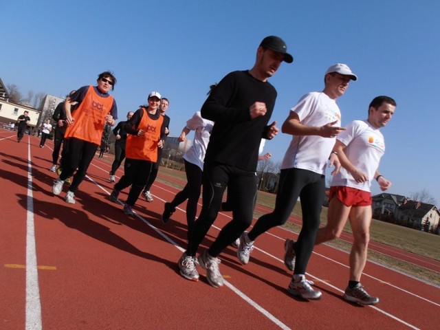 Na początek 10 okrążeń po 400 m, p&oacute;źniej ćwiczenia.