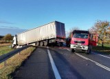 Poważny wypadek na wiadukcie przed Wilkowem. Czołowo zderzyły się dwie ciężarówki i bus [ZDJĘCIA]