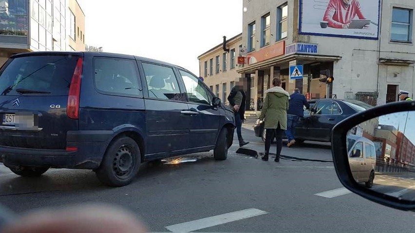 Na ulicy Wyszyńskiego zderzyły się dwa samochody [aktualizacja]