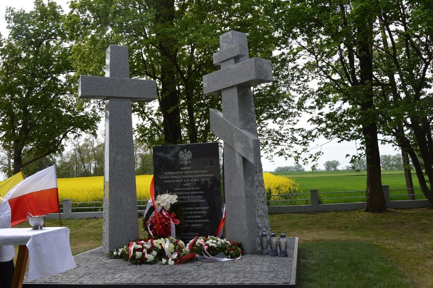 W miejscu zburzonego pomnika Armii Czerwonej IPN ufundował nowy obelisk upamiętniający ofiary II wojny światowej. Niezależnie od wyznania
