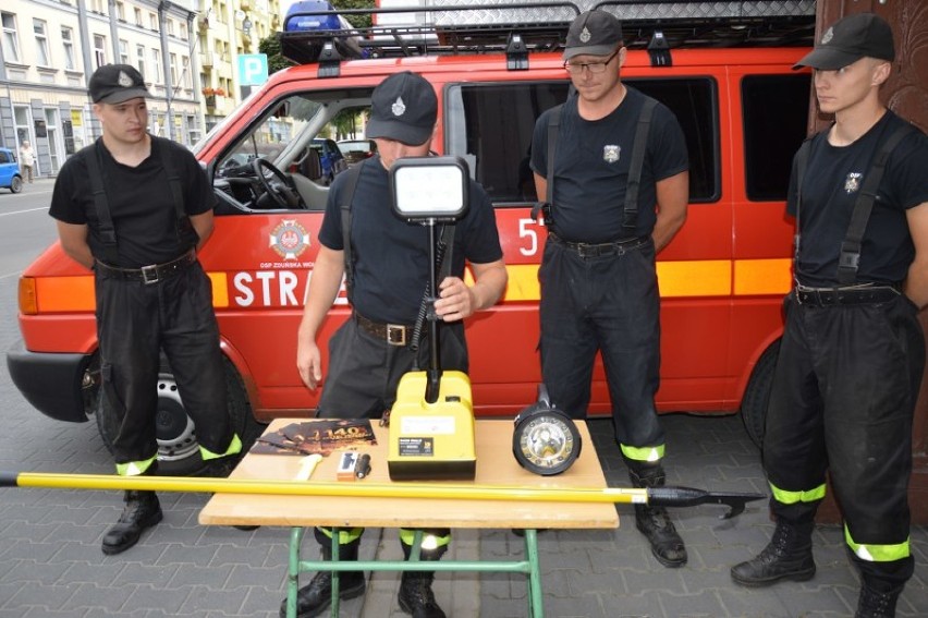 Nowy sprzęt dla Ochotniczej Straży Pożarnej w Zduńskiej Woli [zdjęcia]