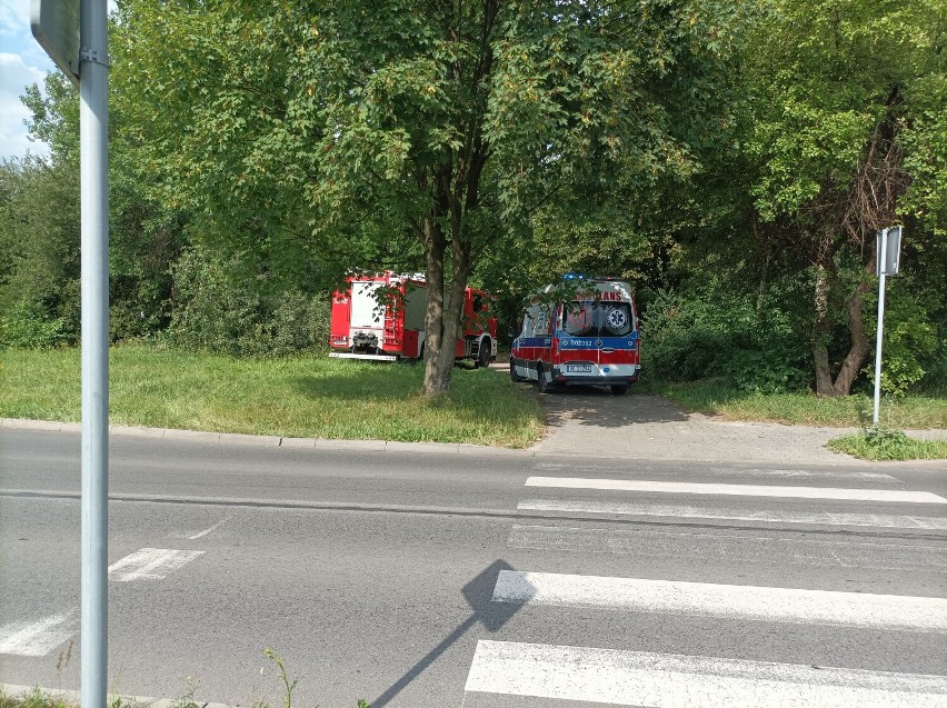 Wypadek na dzikim parkingu na dzielnicy Bończyk....