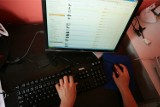 Policja ostrzega: czas promocji, uważaj na internetowych oszustów